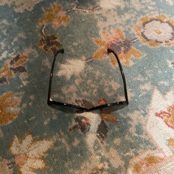 Chanel sunglasses - Picture 2 of 5